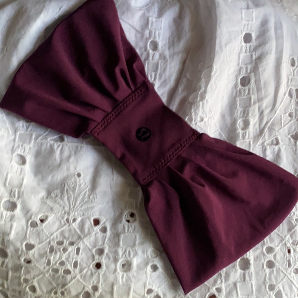 ❤️… Lululemon Harmony Headband
Plum - Picture 3 of 6